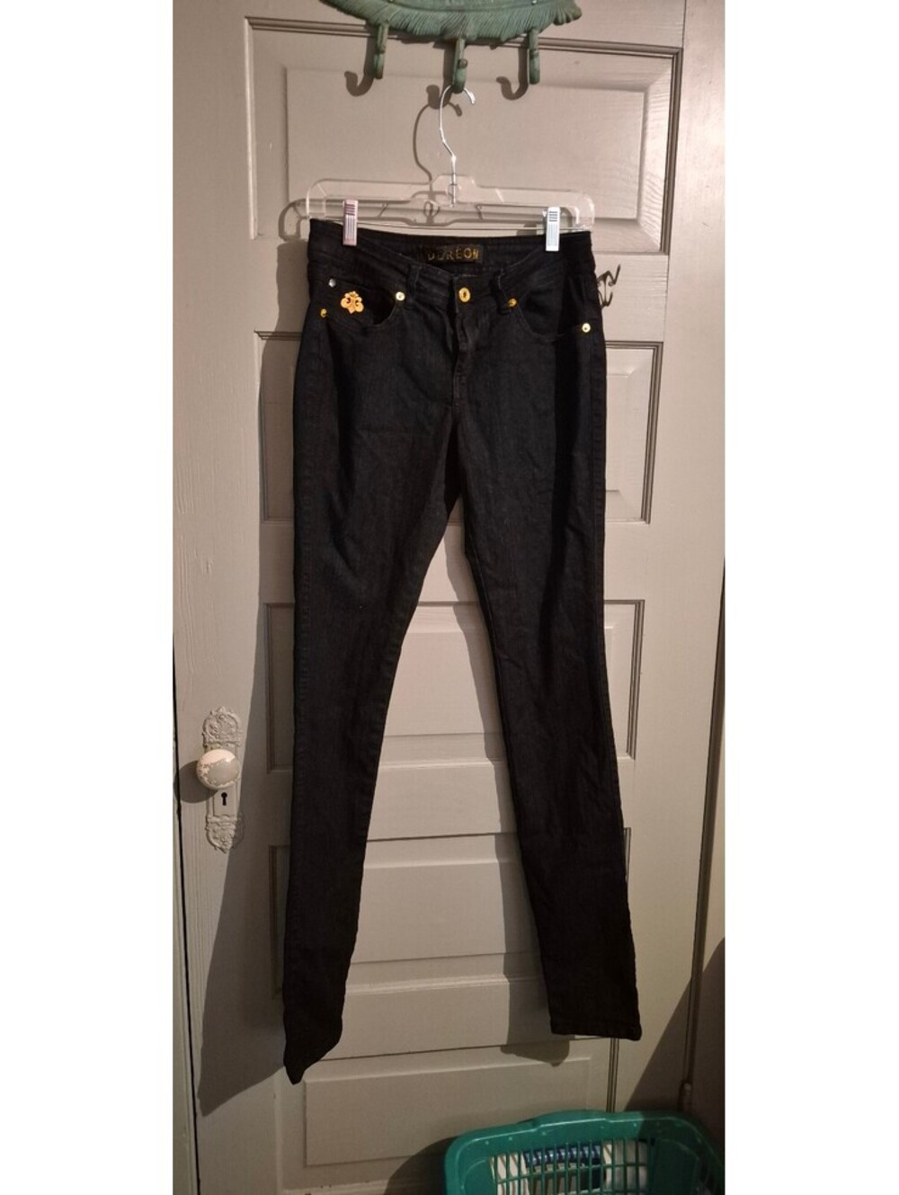 Deréon Black Skinny Jeans with Studded Pocket Detail Size 5/6